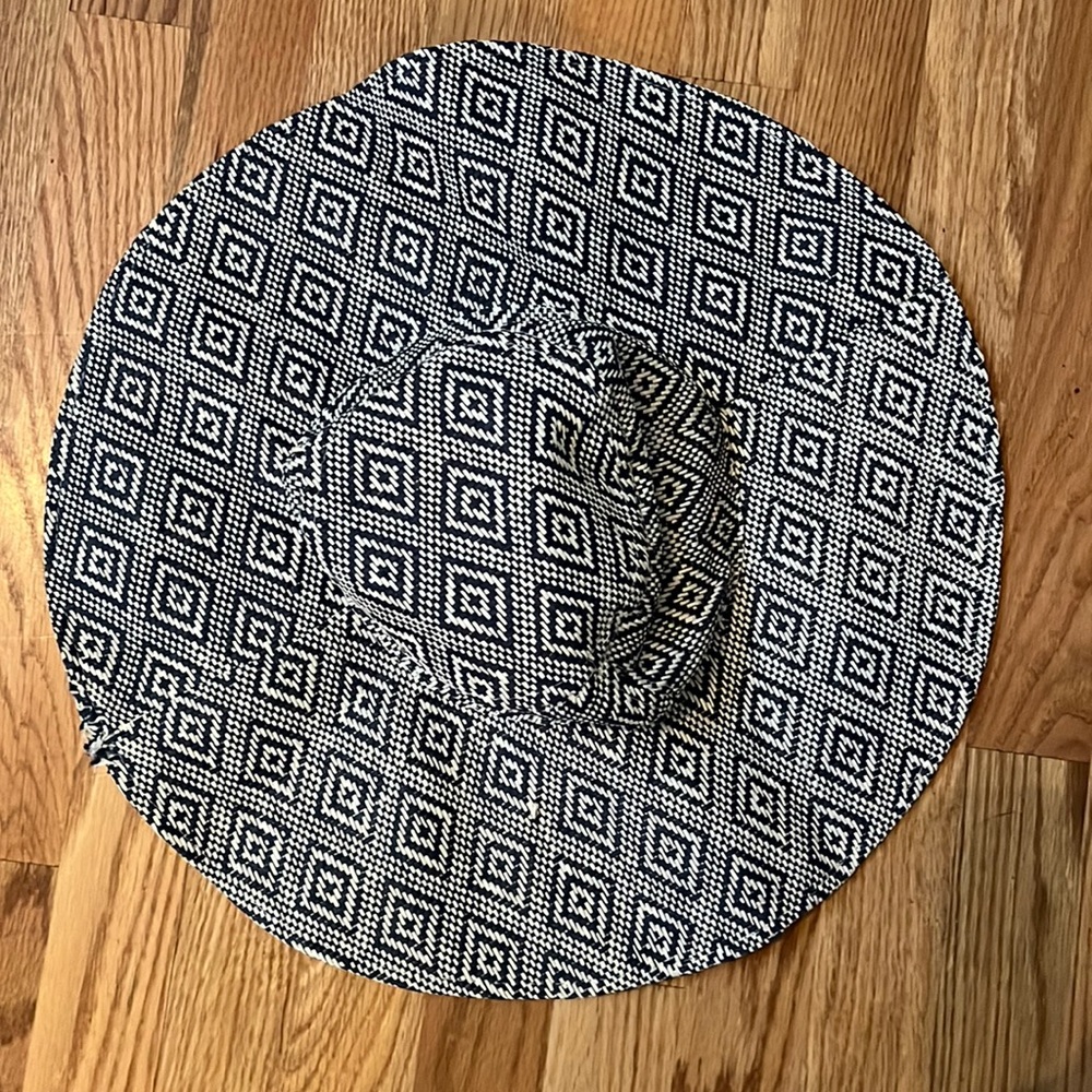 Girls patterned blue and white beach sun hat